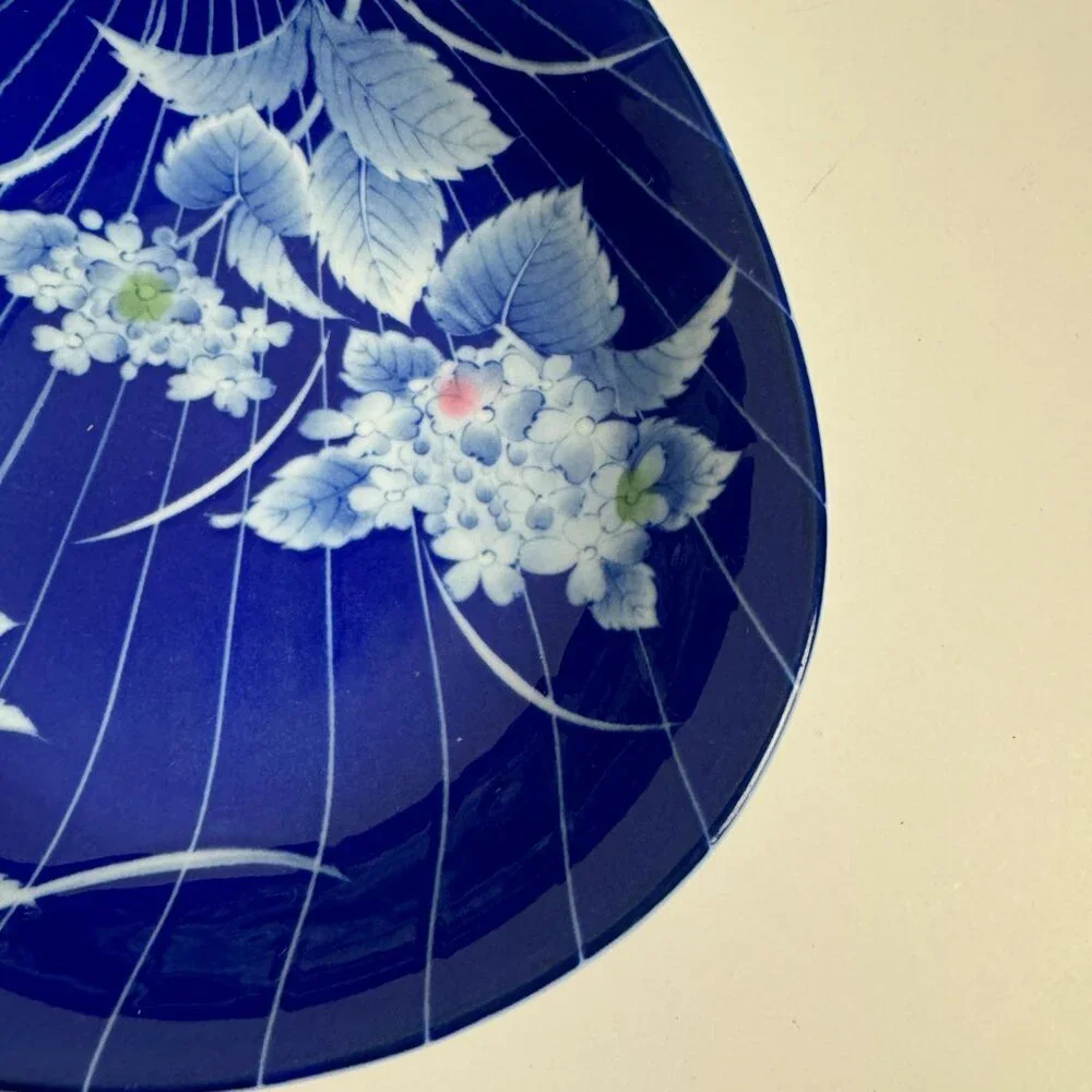 Fukagawa shaped porcelain